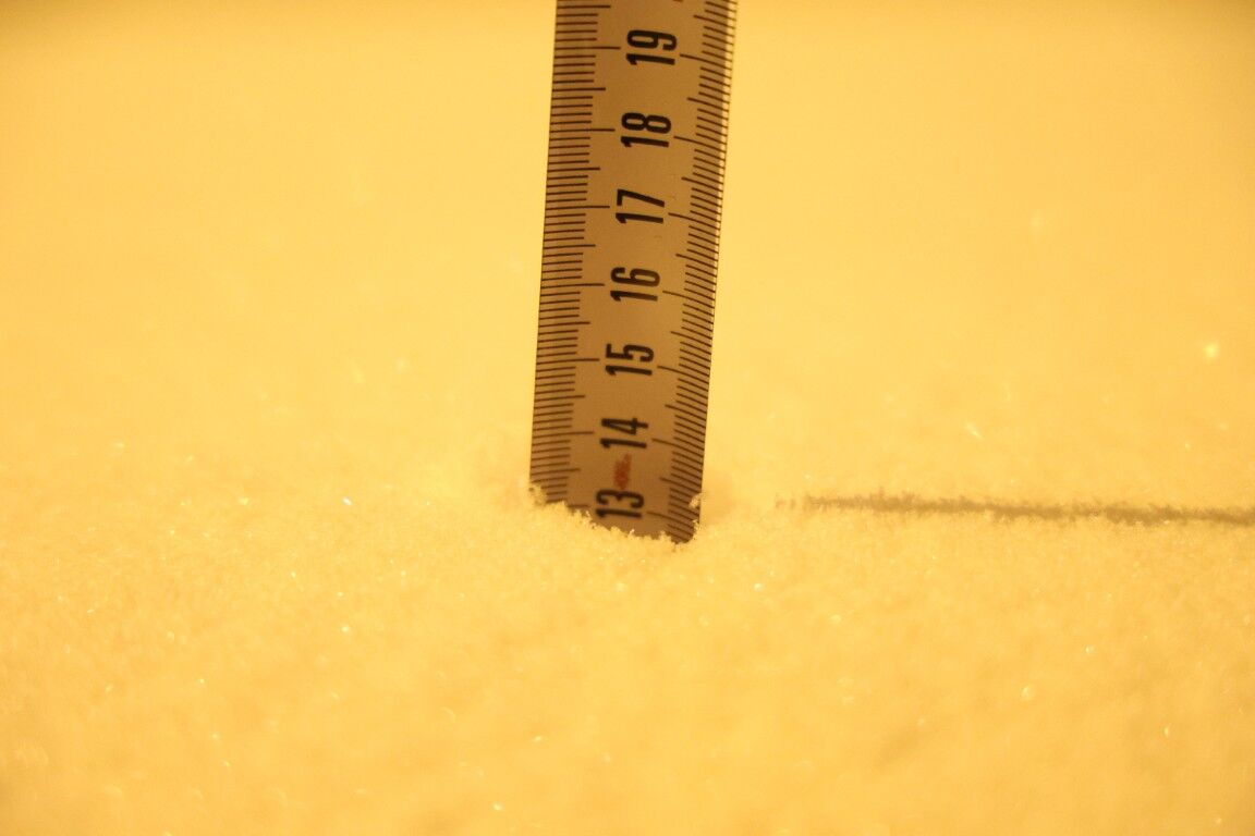 Tarihi Ilce Beyaz Ortuye Burundu Ogle Saatlerinde Baslayan Kar Yagisi Ilceyi Beyaza Bu (2) (Orta)