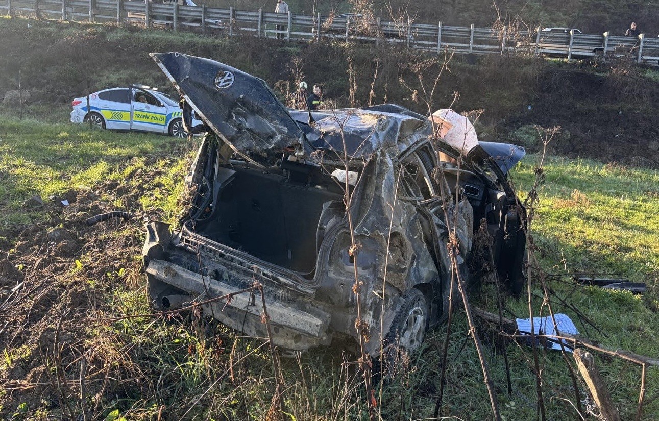 Tarlaya Savrulan Otomobil Olum Getirdi Surucu Kurtarilamadi (3)