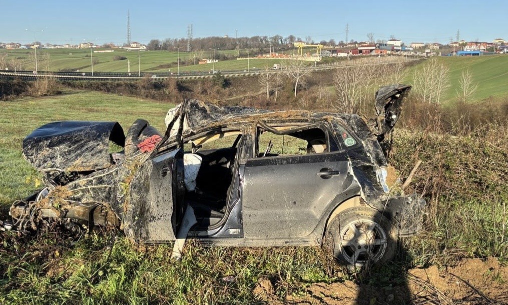 Tarlaya Savrulan Otomobil Olum Getirdi Surucu Kurtarilamadi (5)