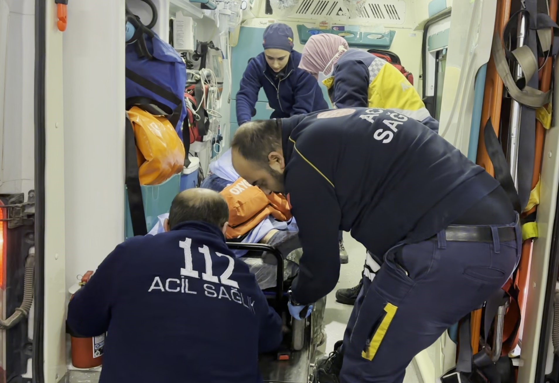 Tartışma Kanla Bitti! Camı Yumrukladı, Damarı Kesildi (2)