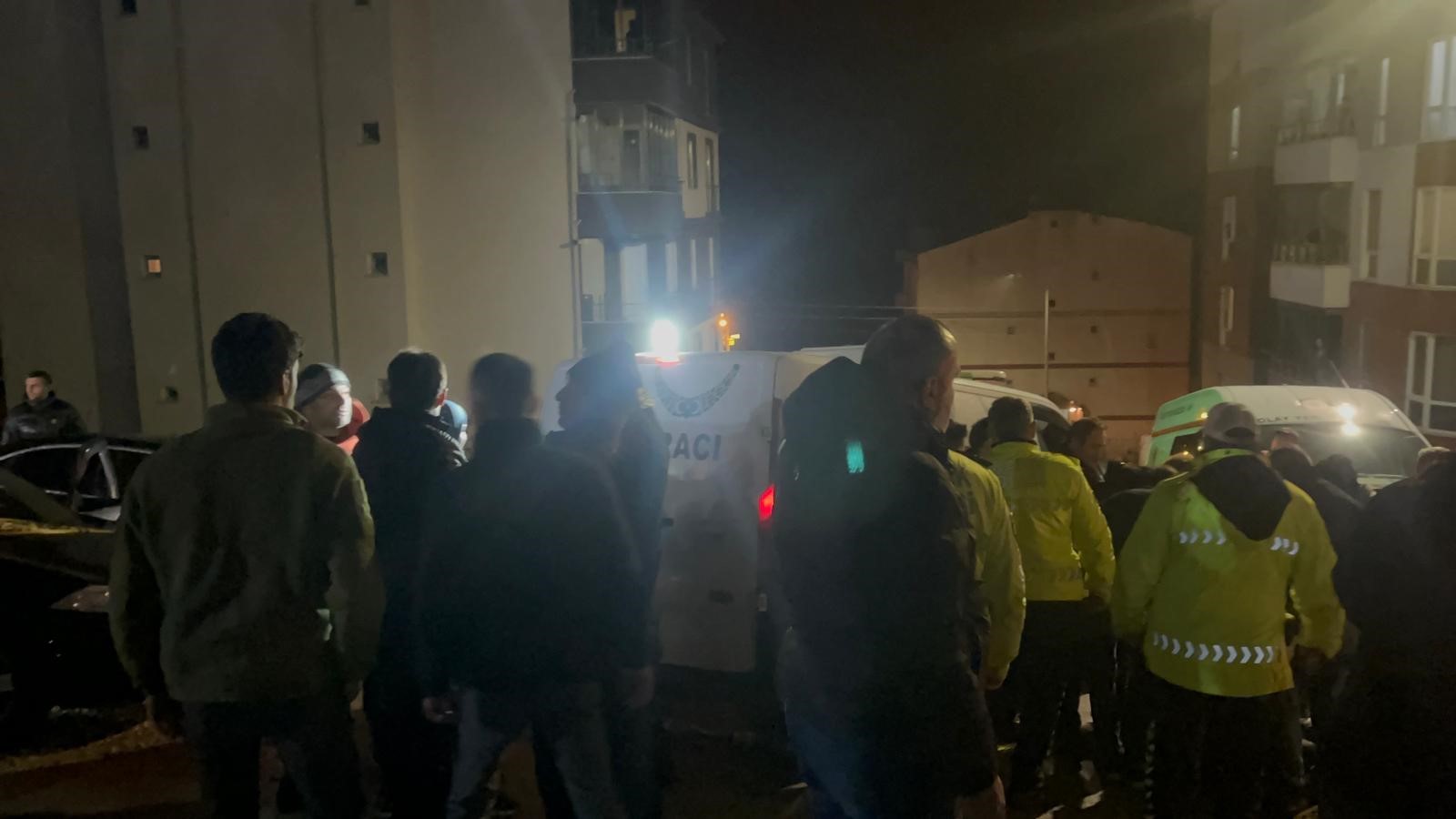 Tartisma Kanli Bitti Sokak Ortasinda 3 Kursunla Hayatini Kaybetti (4)