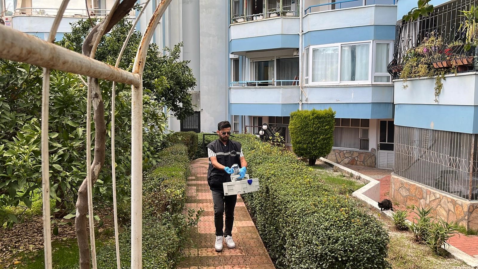 Telefonlara Cevap Vermedi, Evinde Ölü Bulundu (2)