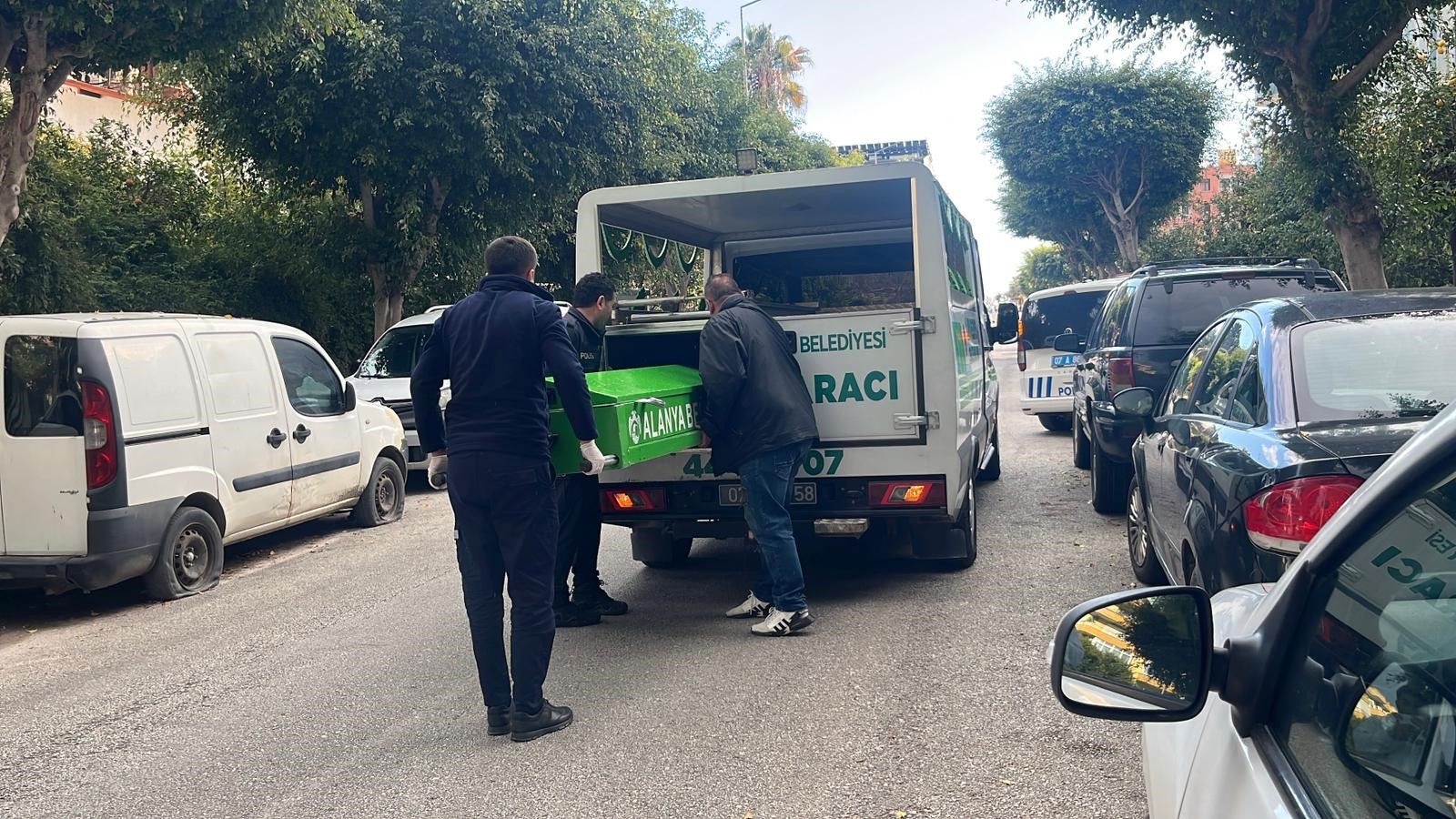 Telefonlara Cevap Vermedi, Evinde Ölü Bulundu (3)