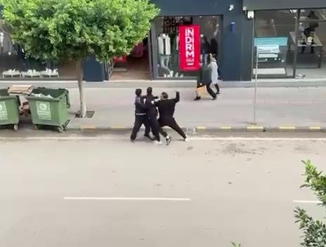 Telefonumun Ekranina Baktin Tartismasi Sokakta Boks Macina Dondu (2)