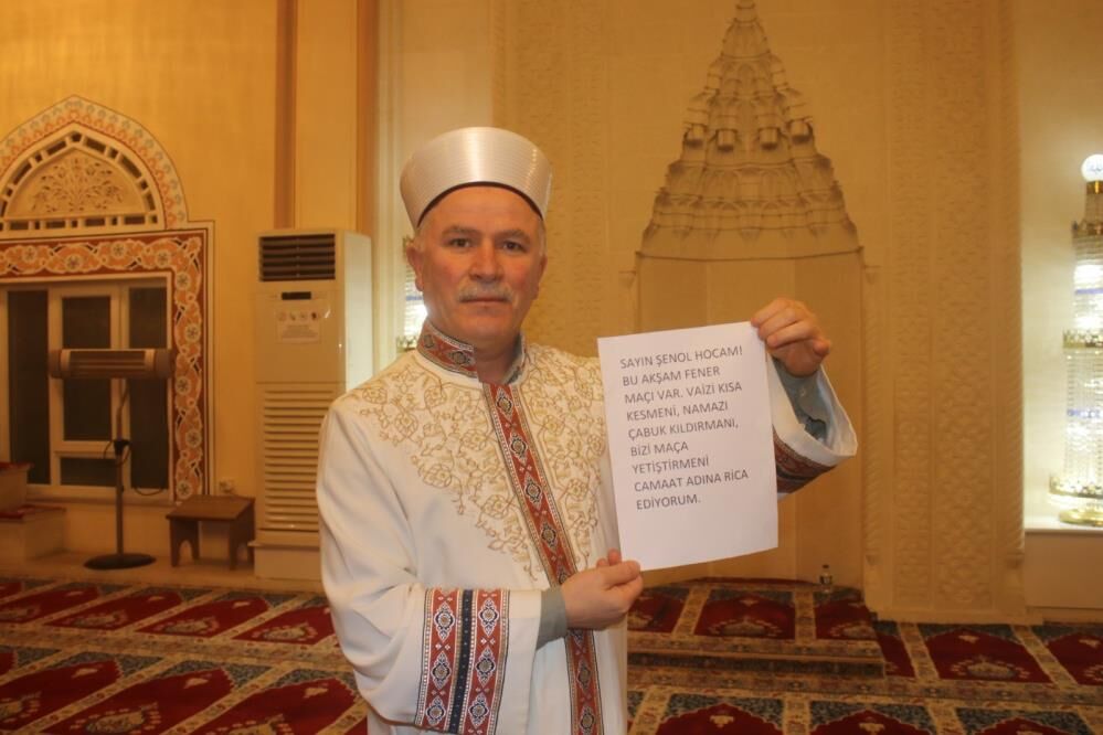 Teravih Namazi Oncesi Sosyal Medyayi Sallayan Olay Imam Genclerin Mac Talebini Karsila (3)