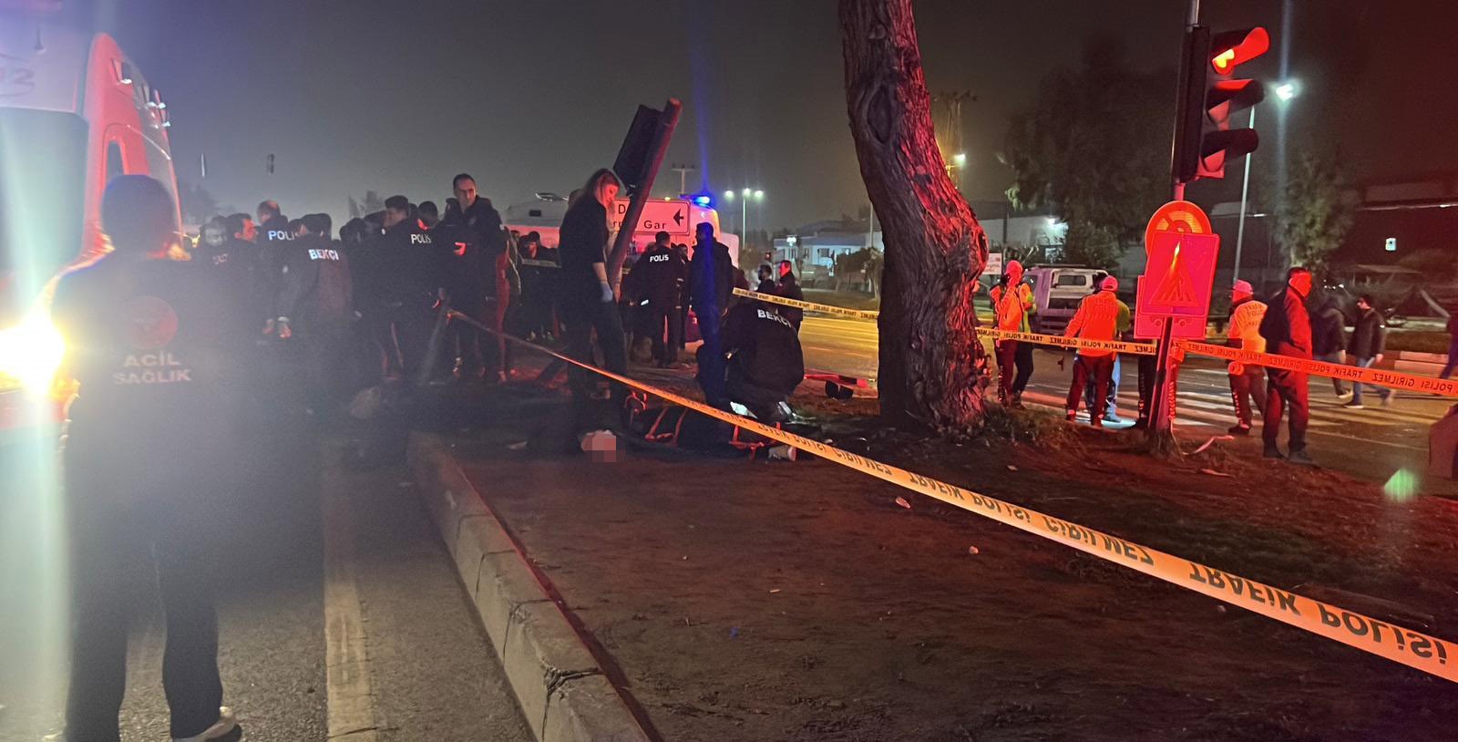 Tırı Solladı, Yayaların Arasına Daldı! Korkunç Kazada 3 Ölü, 3 Yaralı (3)