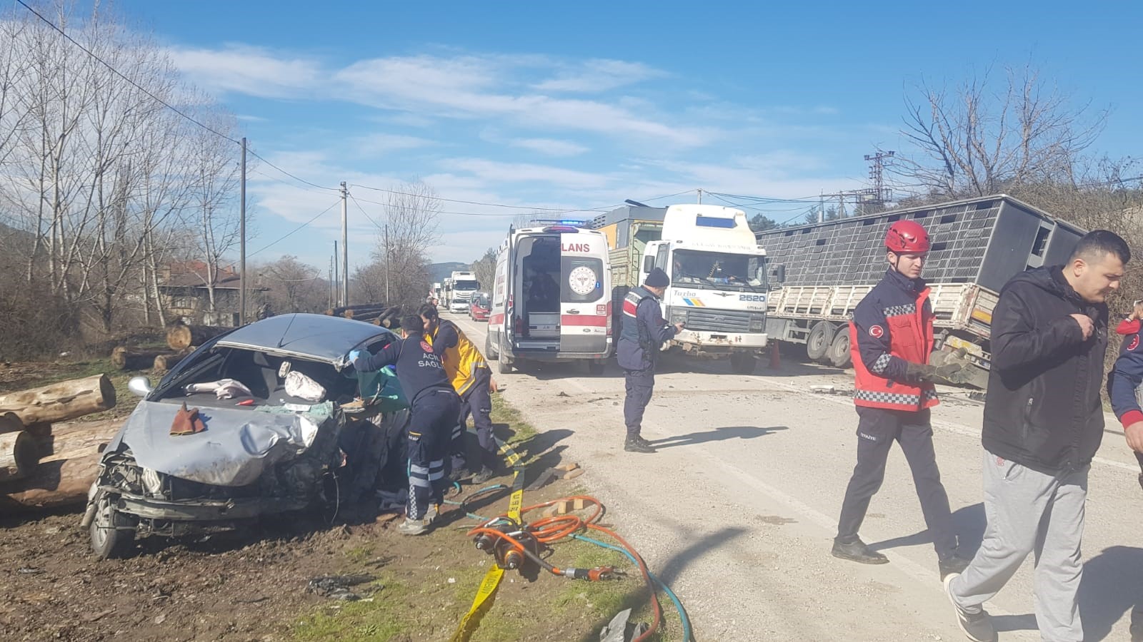 Tırla Kafa Kafaya Çarpıştı! Hurdaya Dönen Araçtan Cansız Bedeni Çıktı (2)