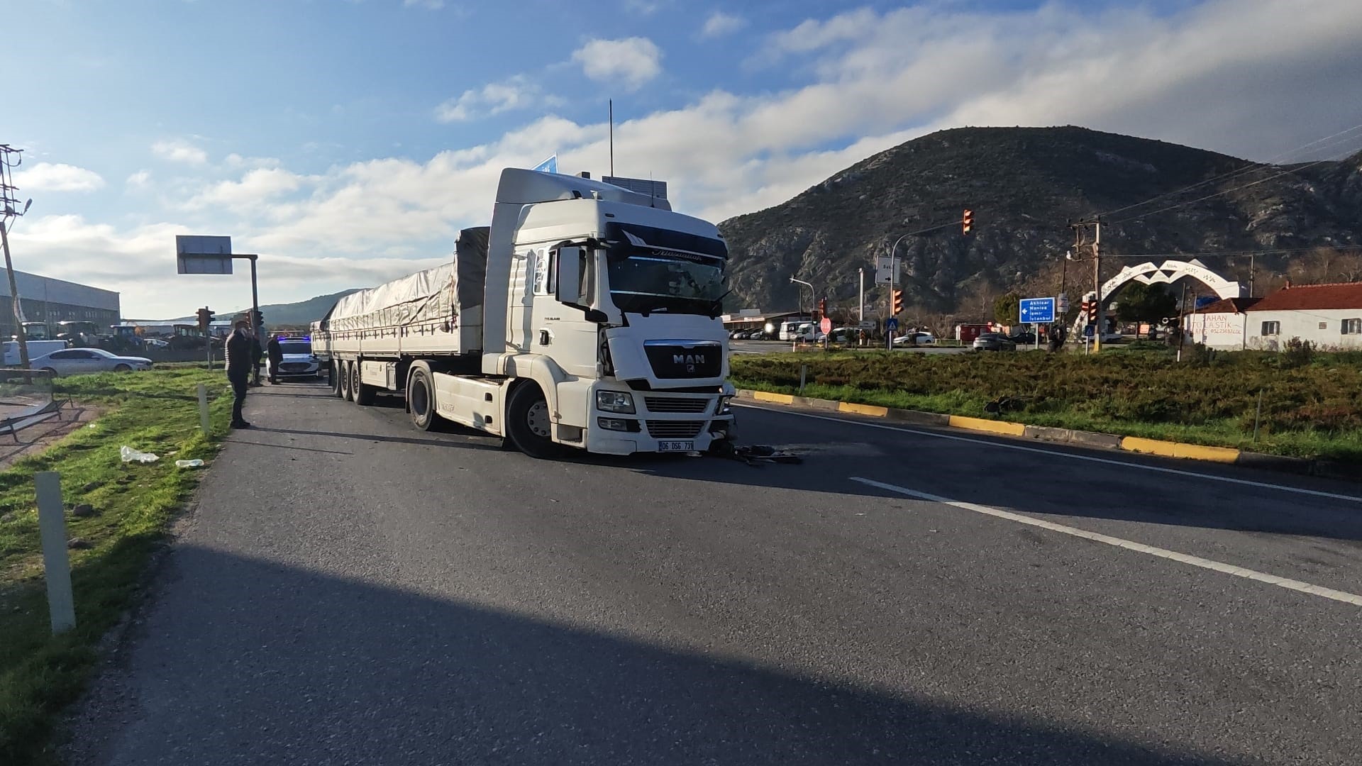 Tirlar Carpisti Manisacan Pazari 1 Surucu Yarali (2)