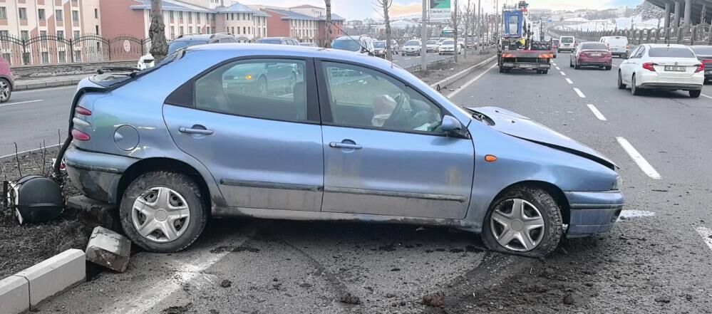 Trafik Kazasi Panik Yaratti Aractan Kopan Lpg Tanki Olay Yerinde Duman Cikardi (3)