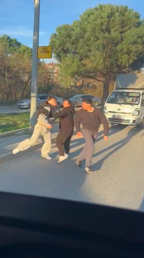 Trafik Tartışması Kontrolden Çıktı Yol Ortası Boks Ringine Döndü (3)