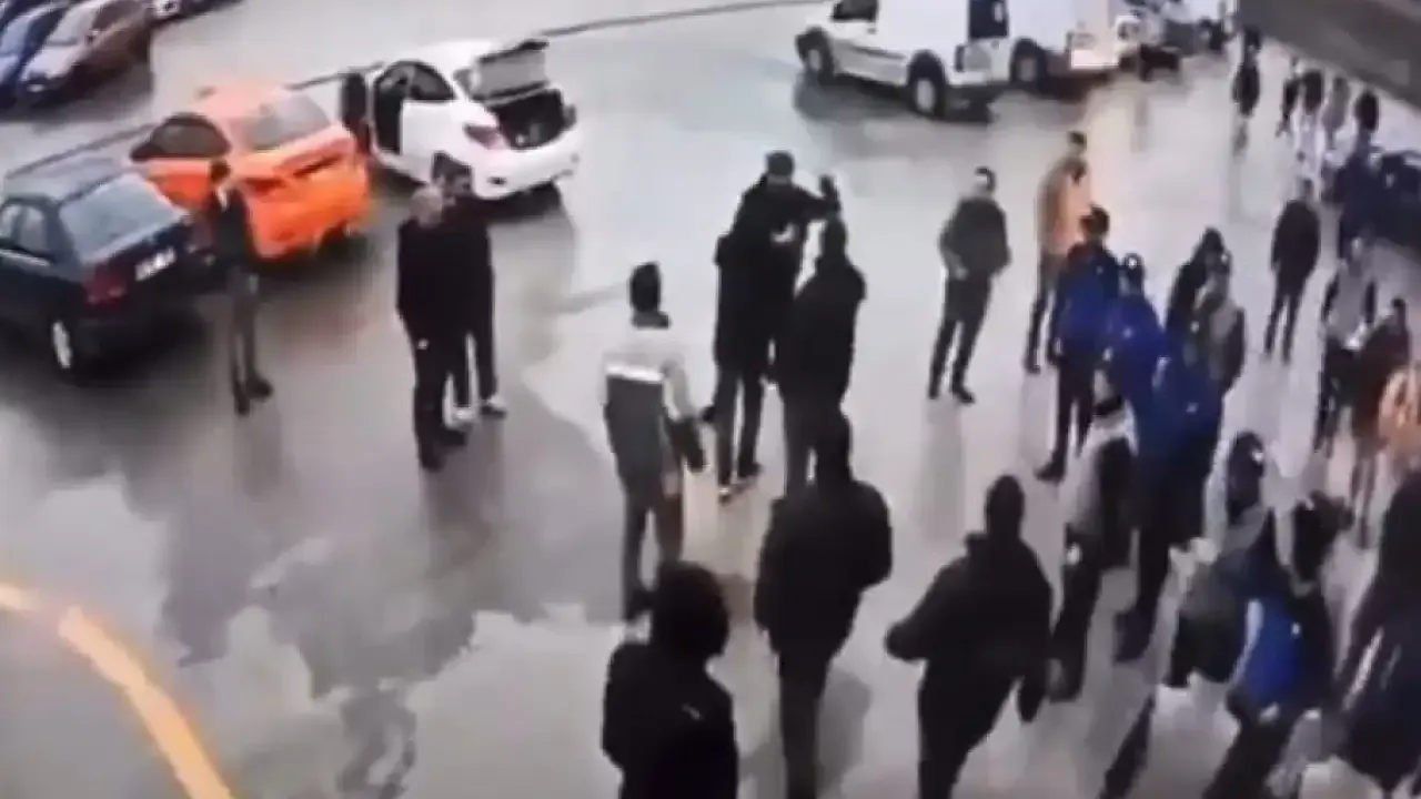 Tuvturkte Polis Memurunun Darp Edildigi Anlarin Yeni Goruntuleri Ortaya Cikti (2)