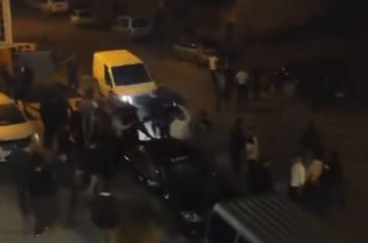 Tuyler Urperten Anlar Kalabaligin Arasina Araciyla Daldi Onlarca Insani Ezdi (2)