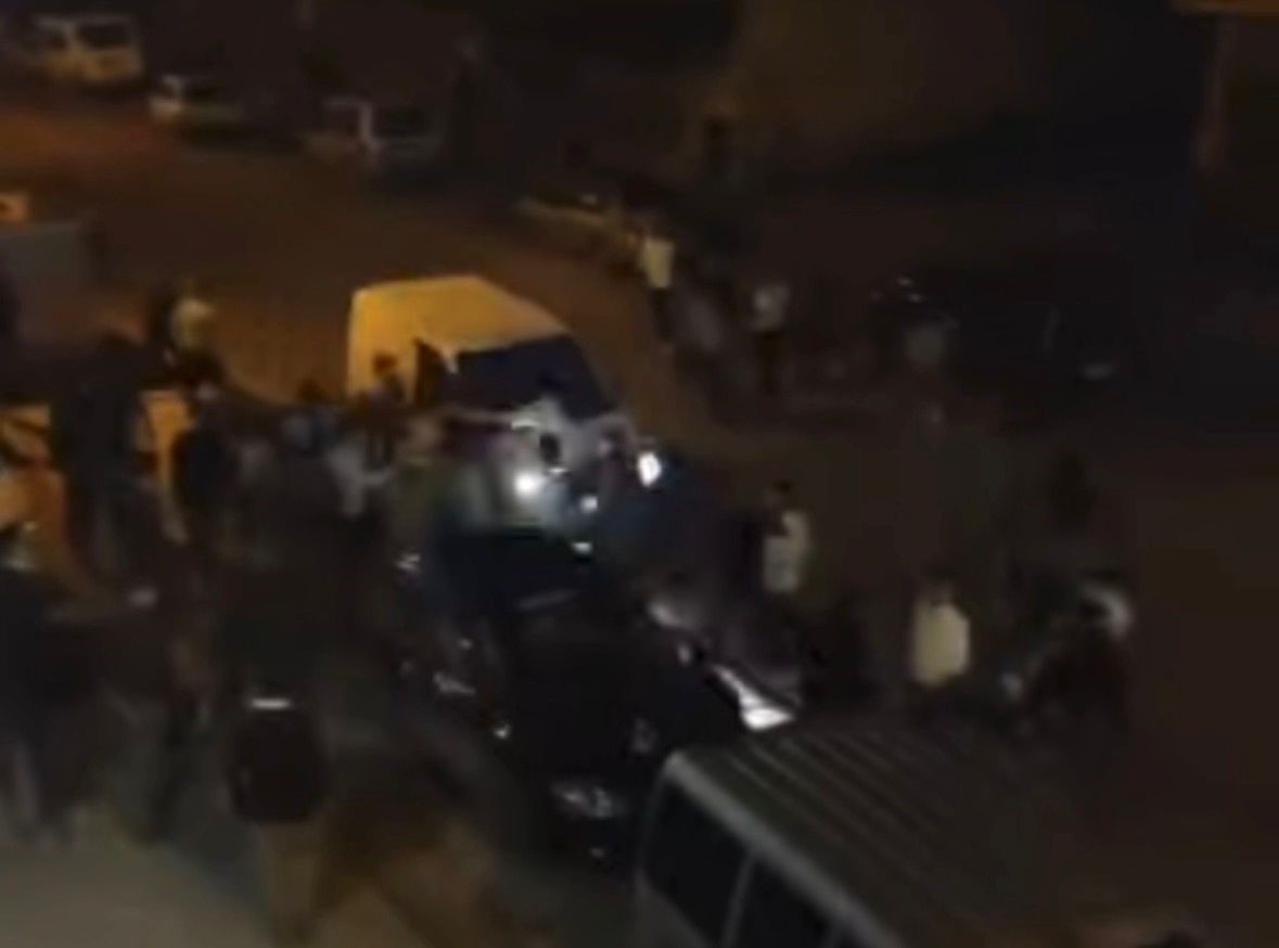 Tuyler Urperten Anlar Kalabaligin Arasina Araciyla Daldi Onlarca Insani Ezdi (3)