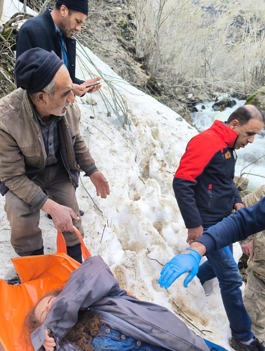 Uçurumdan Düşen Araçta Aile Faciası! 3 Ölü, 5 Ağır Yaralı (3)