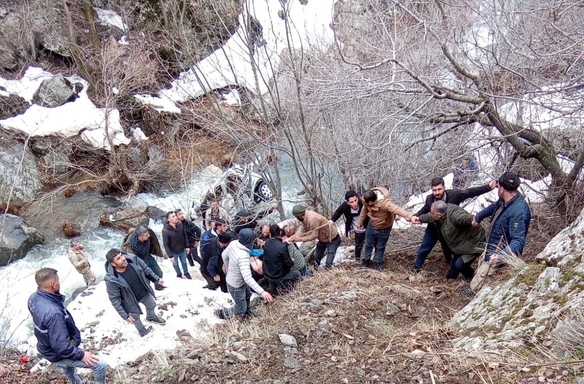 Uçurumdan Düşen Araçta Aile Faciası! 3 Ölü, 5 Ağır Yaralı (5)