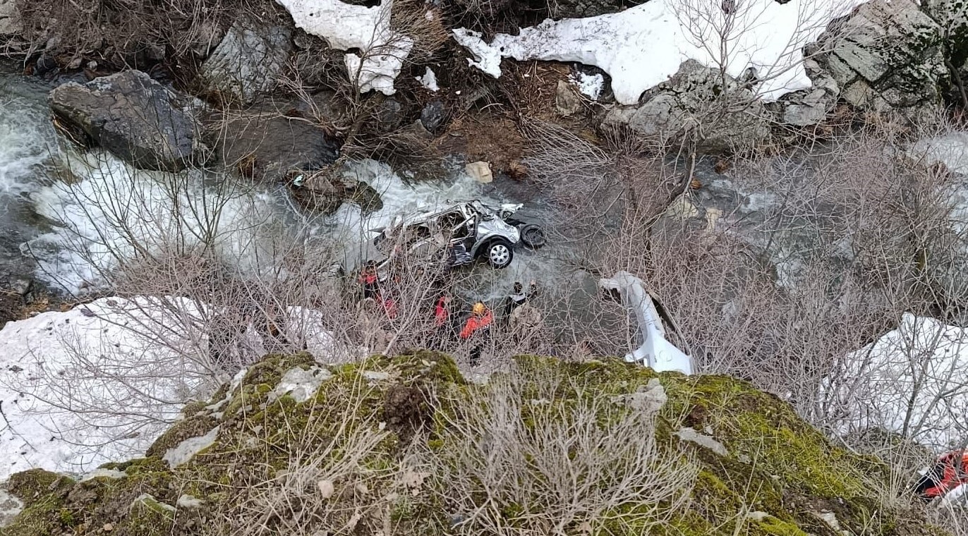 Uçurumdan Düşen Araçta Aile Faciası! 3 Ölü, 5 Ağır Yaralı (6)