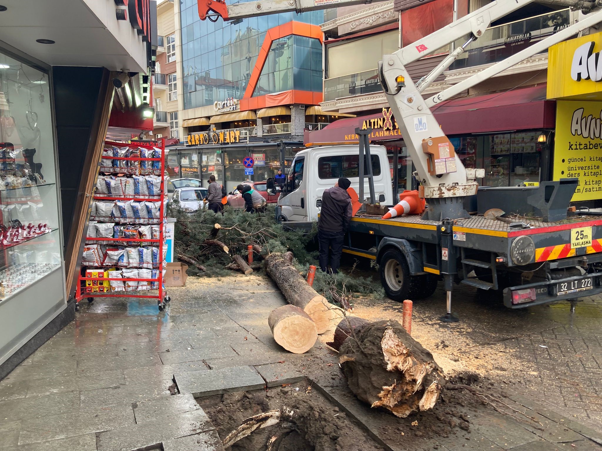 Verilmis Sadakam Varmis Dedi Esnafi Saniyeler Hayata Bagladi 03
