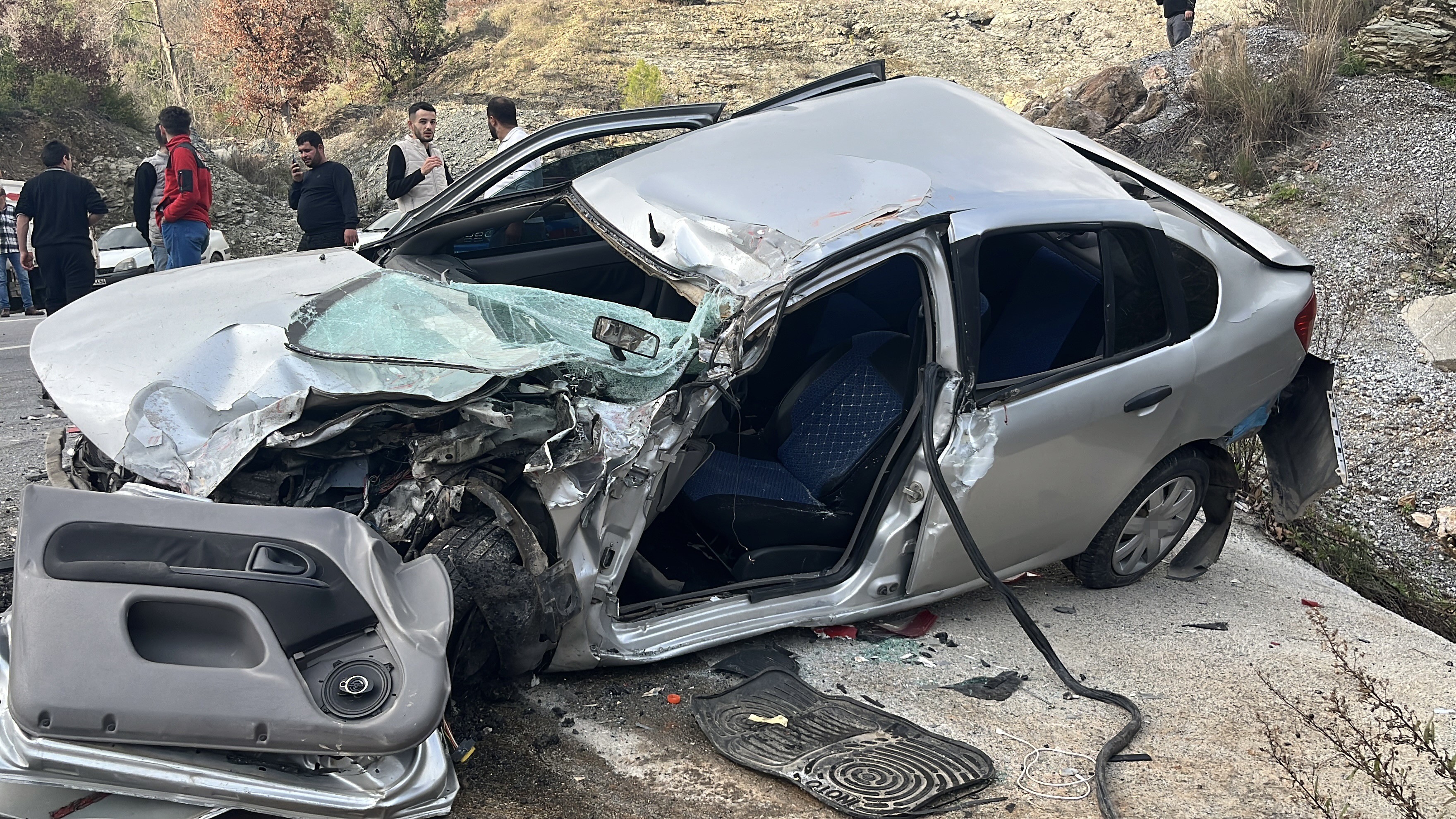 Viraji Alamadi Dehset Sacti Toprak Yuklu Kamyon Karsi Seride Daldi 1 Olu 3 Yarali (4)