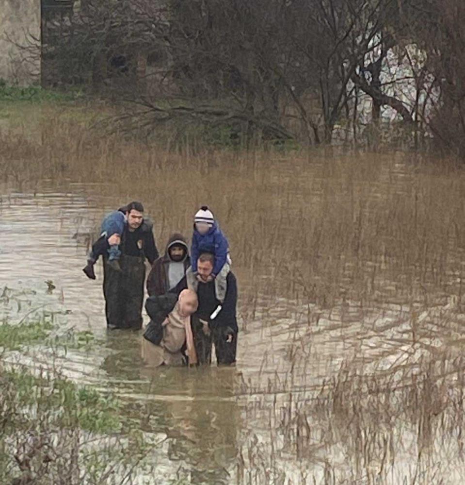 Yağış Mahsur Kalan