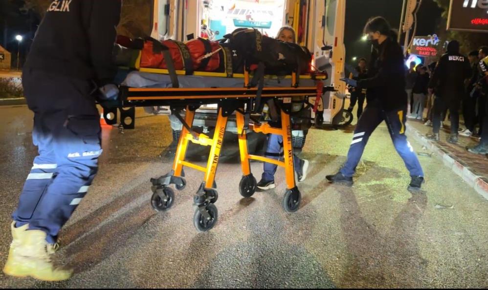 Yan Yola Donmek Istedi Facia Yasandi Motosikletteki 2 Genc Metrelerce Suruklendi (2)