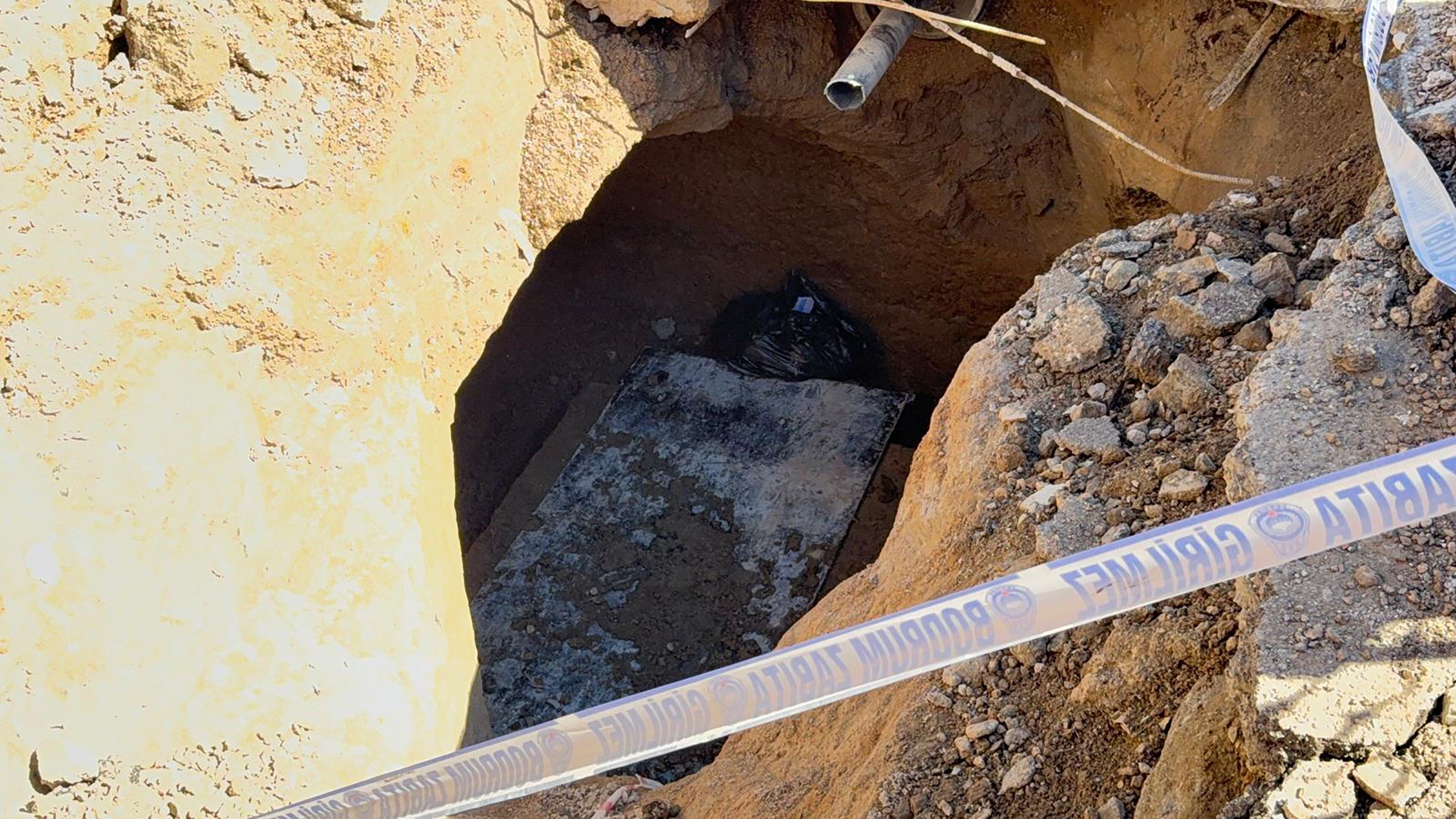 Yol Kazisinda Ortaya Cikti Ekipler Gozlerine Inanamadi (7)