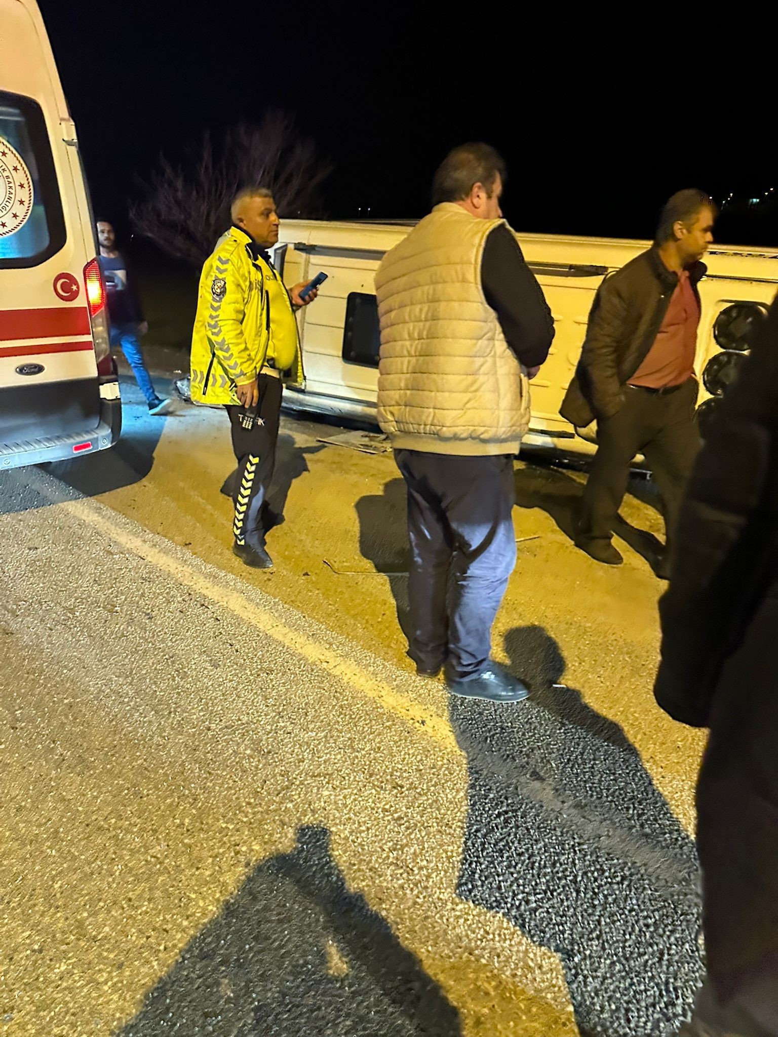 Yol Kenarında Dehşet Minibüs Devrildi, 10 Yaralı (4)