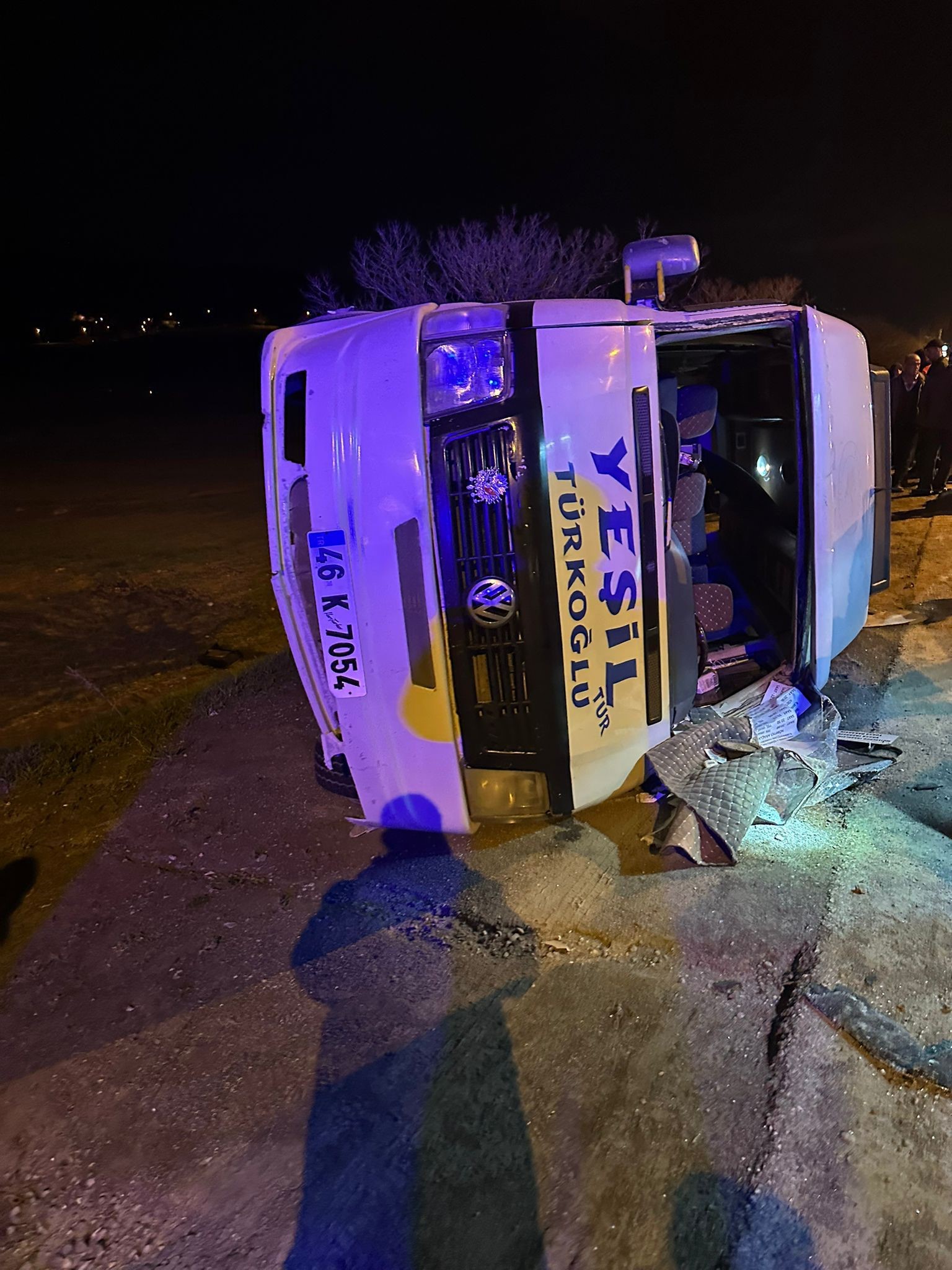 Yol Kenarında Dehşet Minibüs Devrildi, 10 Yaralı (5)