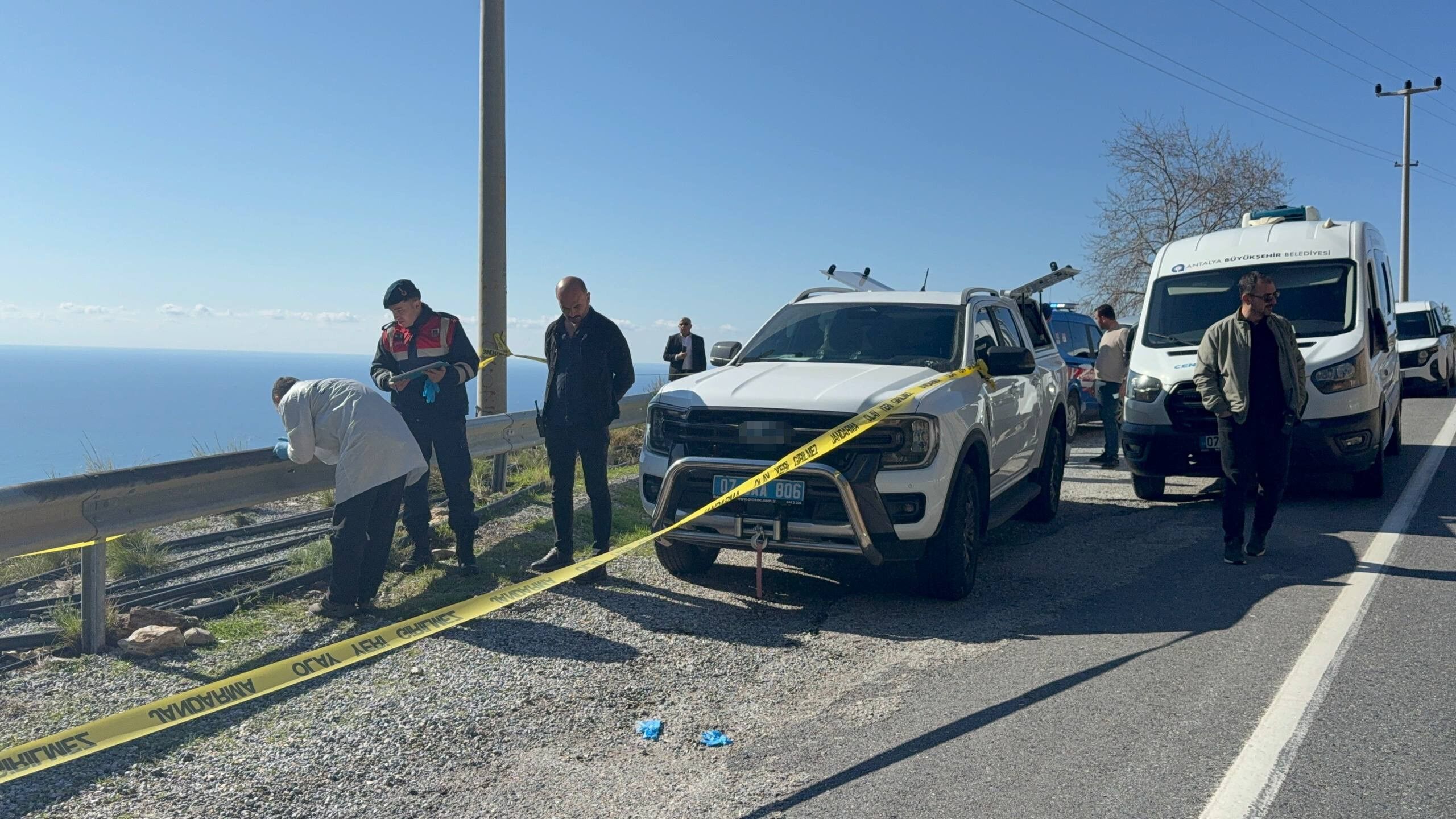 Yol Kenarında Korkunç Manzara! Kimliği Belirsiz Kadın Cesedi Bulundu (2)