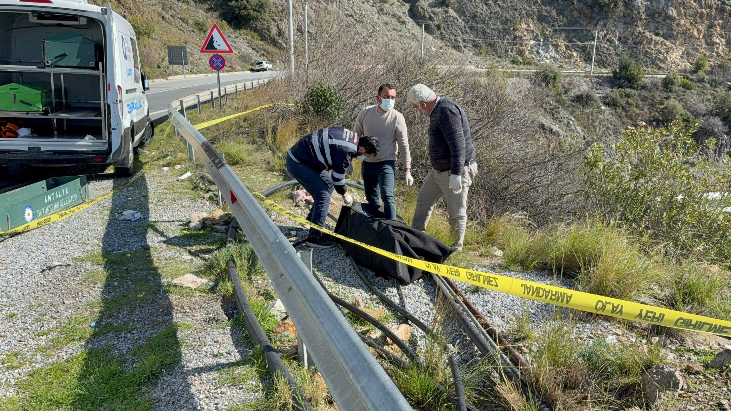Yol Kenarında Korkunç Manzara! Kimliği Belirsiz Kadın Cesedi Bulundu (5)