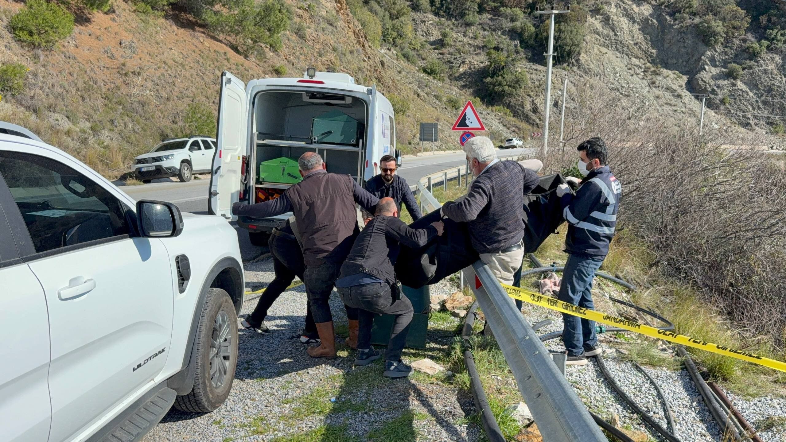 Yol Kenarında Korkunç Manzara! Kimliği Belirsiz Kadın Cesedi Bulundu (8)