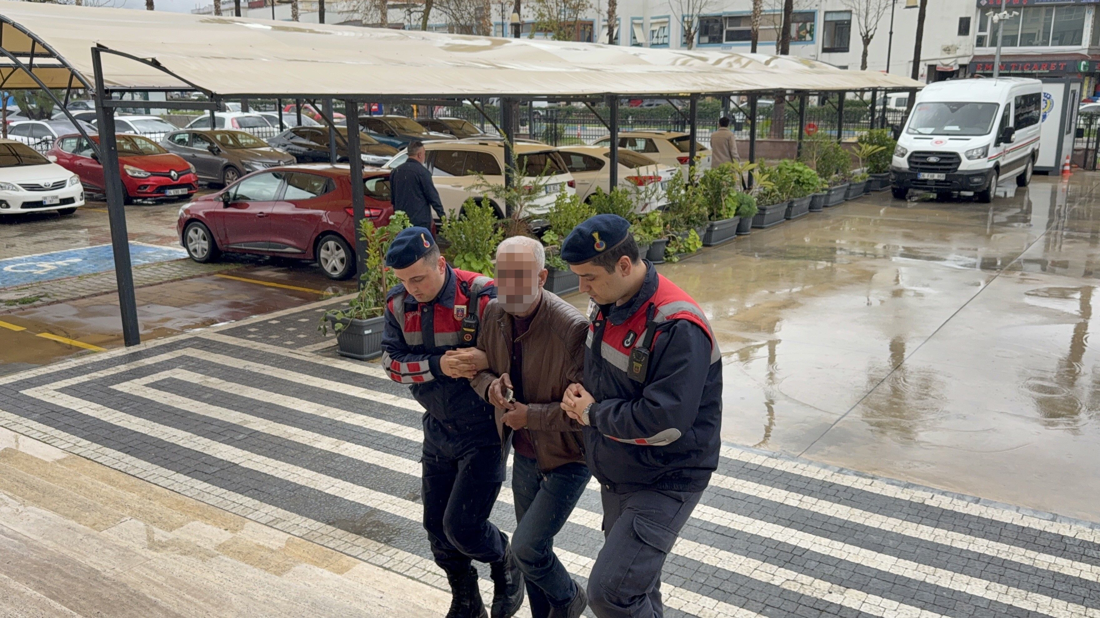 Yol Kenarinda Olu Bulunan Kadinin Sorusturmasinda Sok Gelisme Koca Ve Oglu Tutuklandi (5)