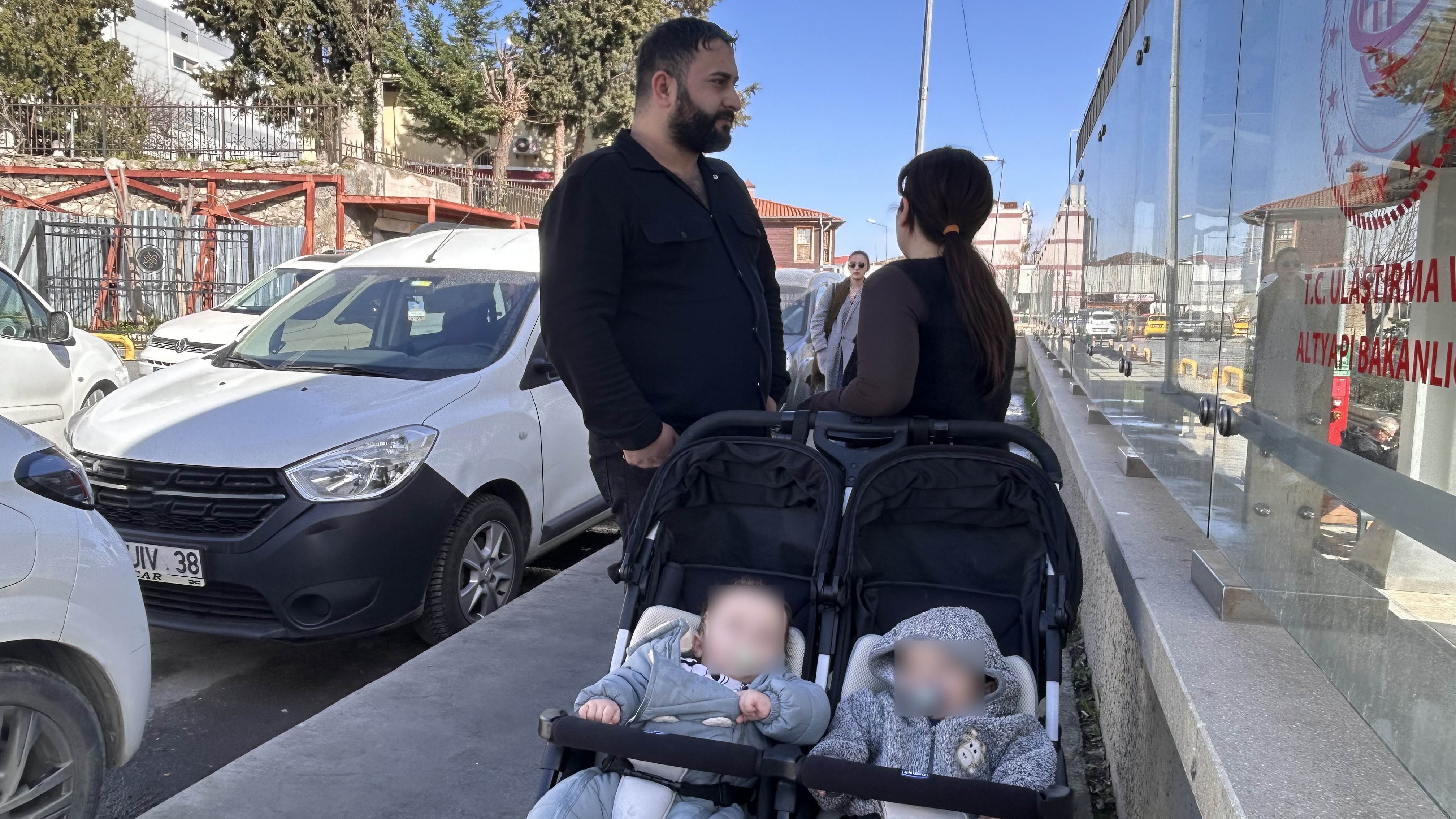 Yol Verme Kavgası Dehşete Döndü Anne Baba Bebeklerinin Önünde Darbedildi (3)