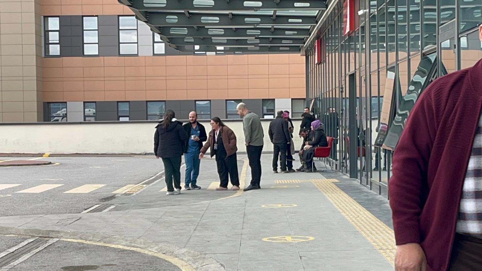 Yürek Burkan Olay 12 Yaşındaki Çocuk Camdan Aşağı Düştü (5)