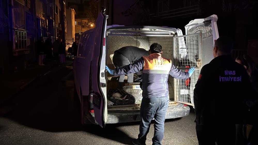 Yurek Yakan Yangin Itfaiye Iceri Girdiginde Gordukleri Karsisinda Soke Oldu (2)