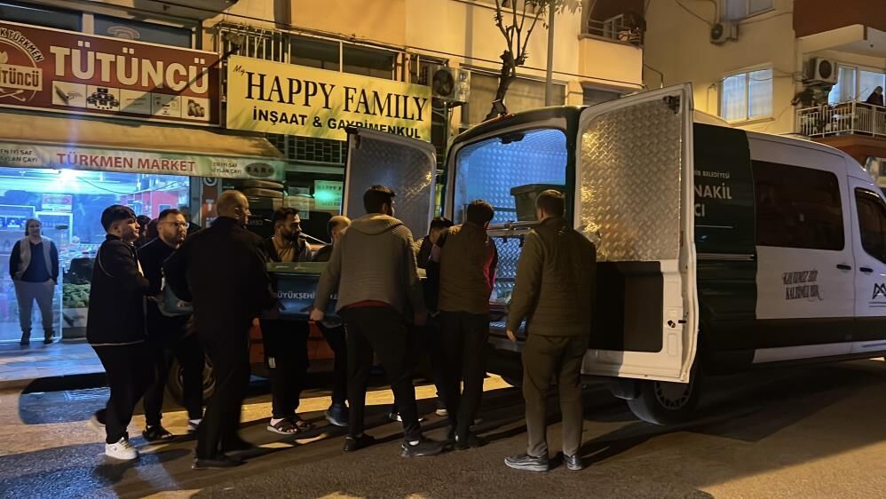 2 Cocuk Annesi Kadin Yatak Odasinda Esi Tarafindan Bicaklanarak Olduruldu (5)