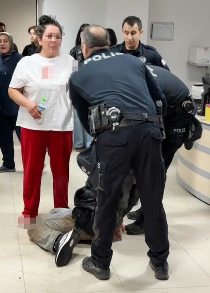20 Yasindaki Genc Annesinin Sevgilisini Bicakladi Anne Polis Memurunu Tokatladi (3)