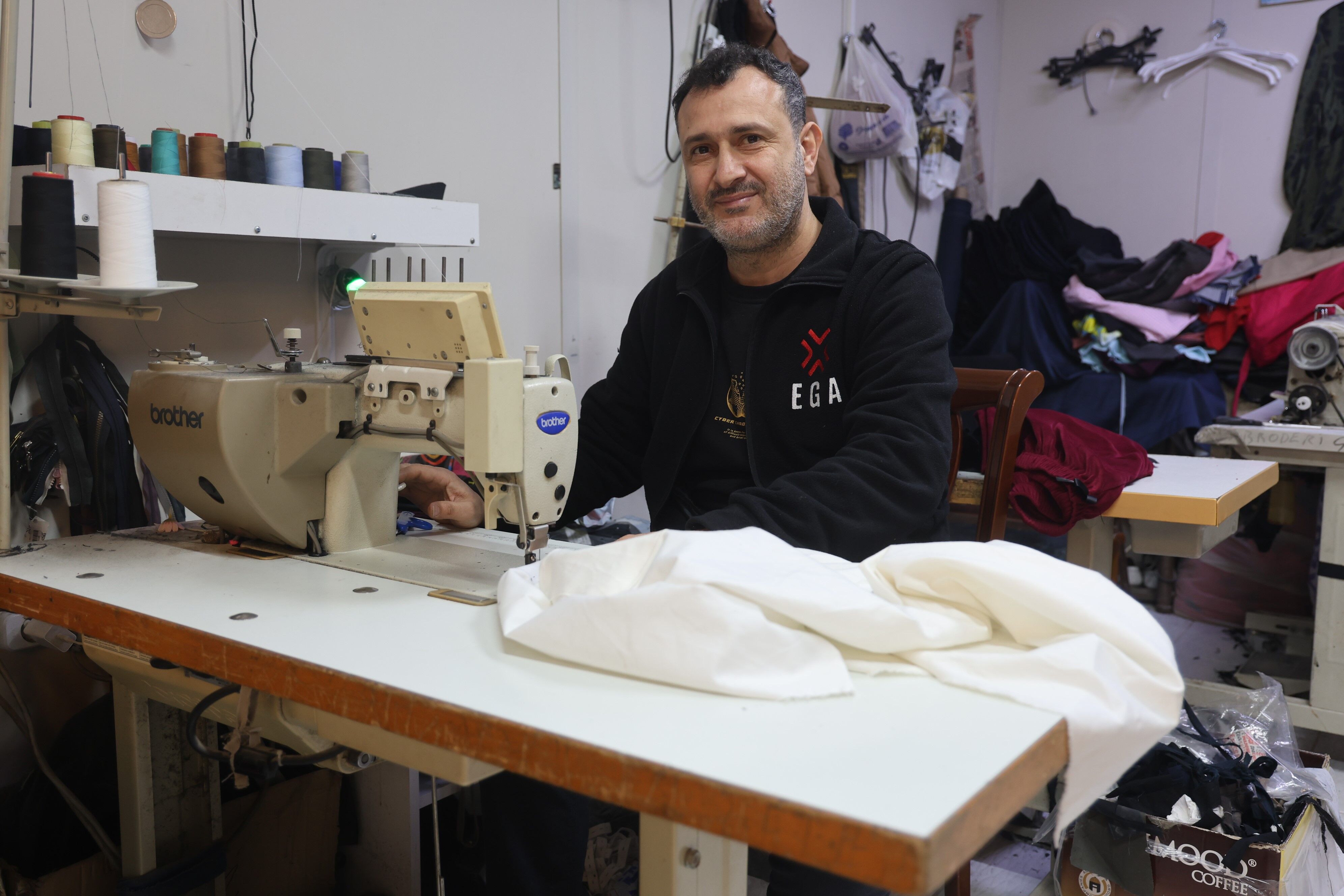 30 Yillik Terziden Ilginc Uyari Camindaki Yazi Gorenleri Sasirtiyor (1)