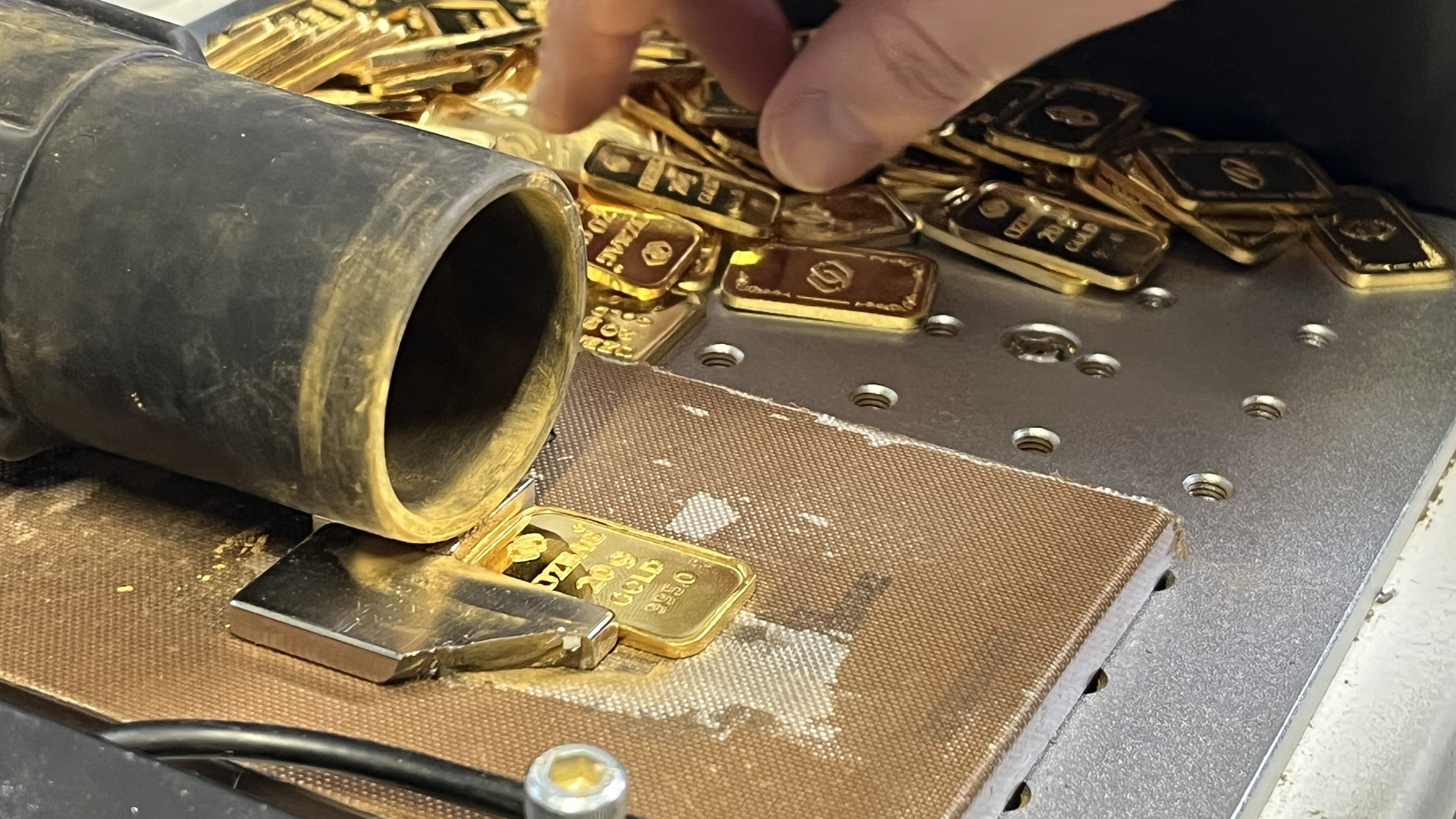 Altin Fiyatlarindaki Sert Dusus Vatandaslari Telaslandirdi Kuyumcular Ve Rafineriler Alarmda (6)