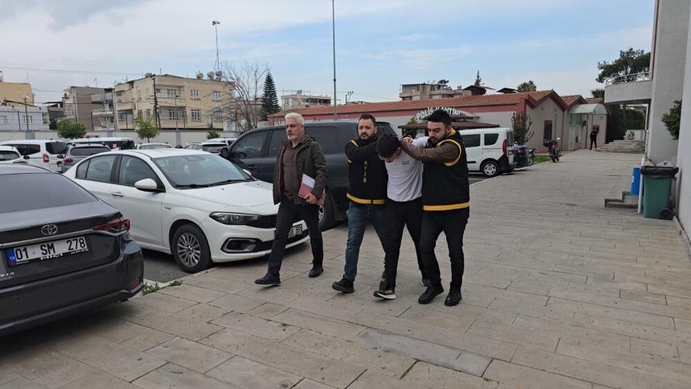 Altin Hirsizlari Kameralara Boyle Yakalandi 12 Milyon Tllik Ziynet Esyasini Caldilar E (5)