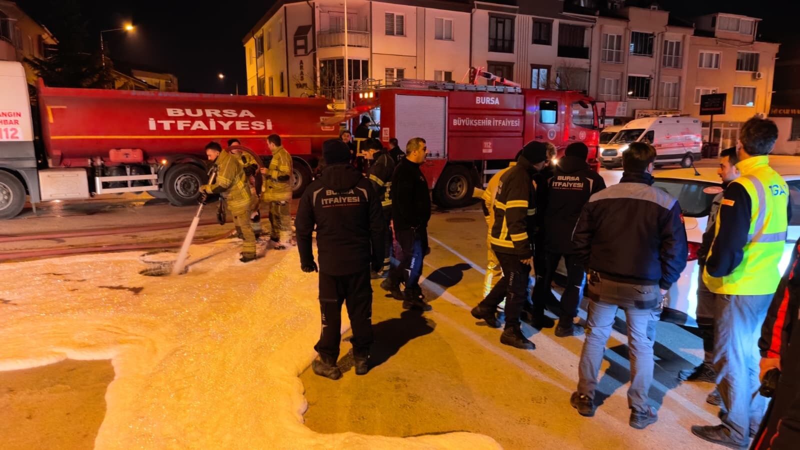 Apartmanda Lavabodan Gaz Sizdi Tuvalette Cakmak Cakti Gaz Patladi Mahalleler Tahliye E (3)