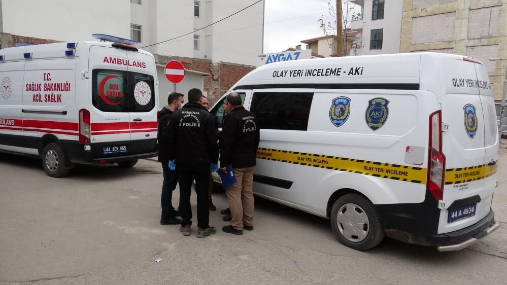 Arkadaslari Tarafindan 17 Yasindaki Genc Evde Olu Bulundu (2)