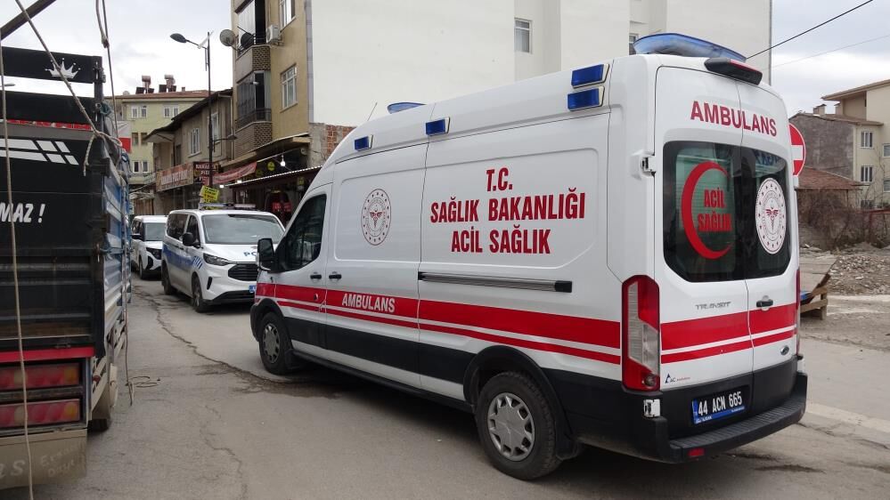 Arkadaslari Tarafindan 17 Yasindaki Genc Evde Olu Bulundu (3)