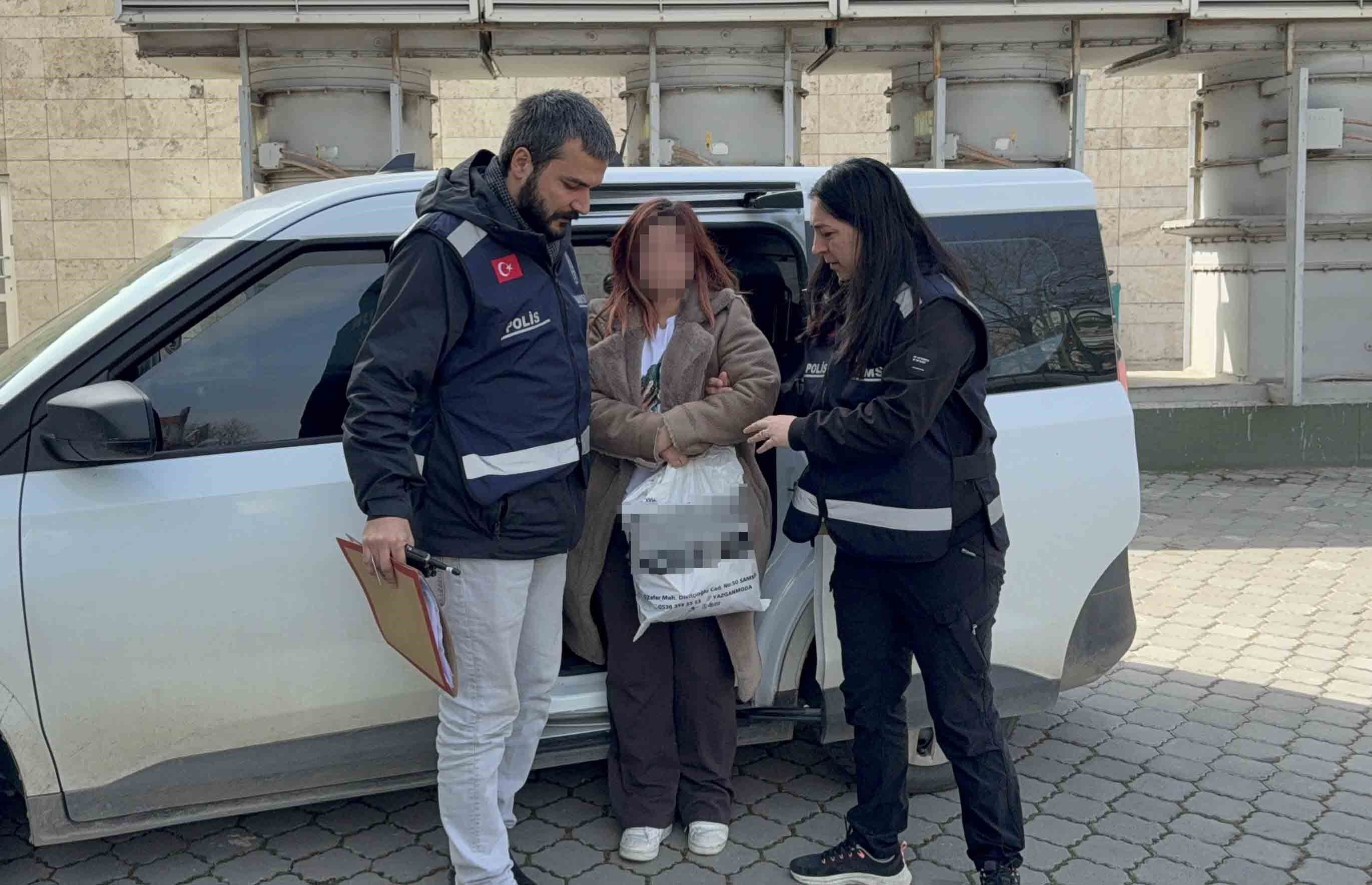 Ayni Kisiye Asik Olunca Birbirlerine Girdiler Komsusunu Yuzunden Bicakladi (2)