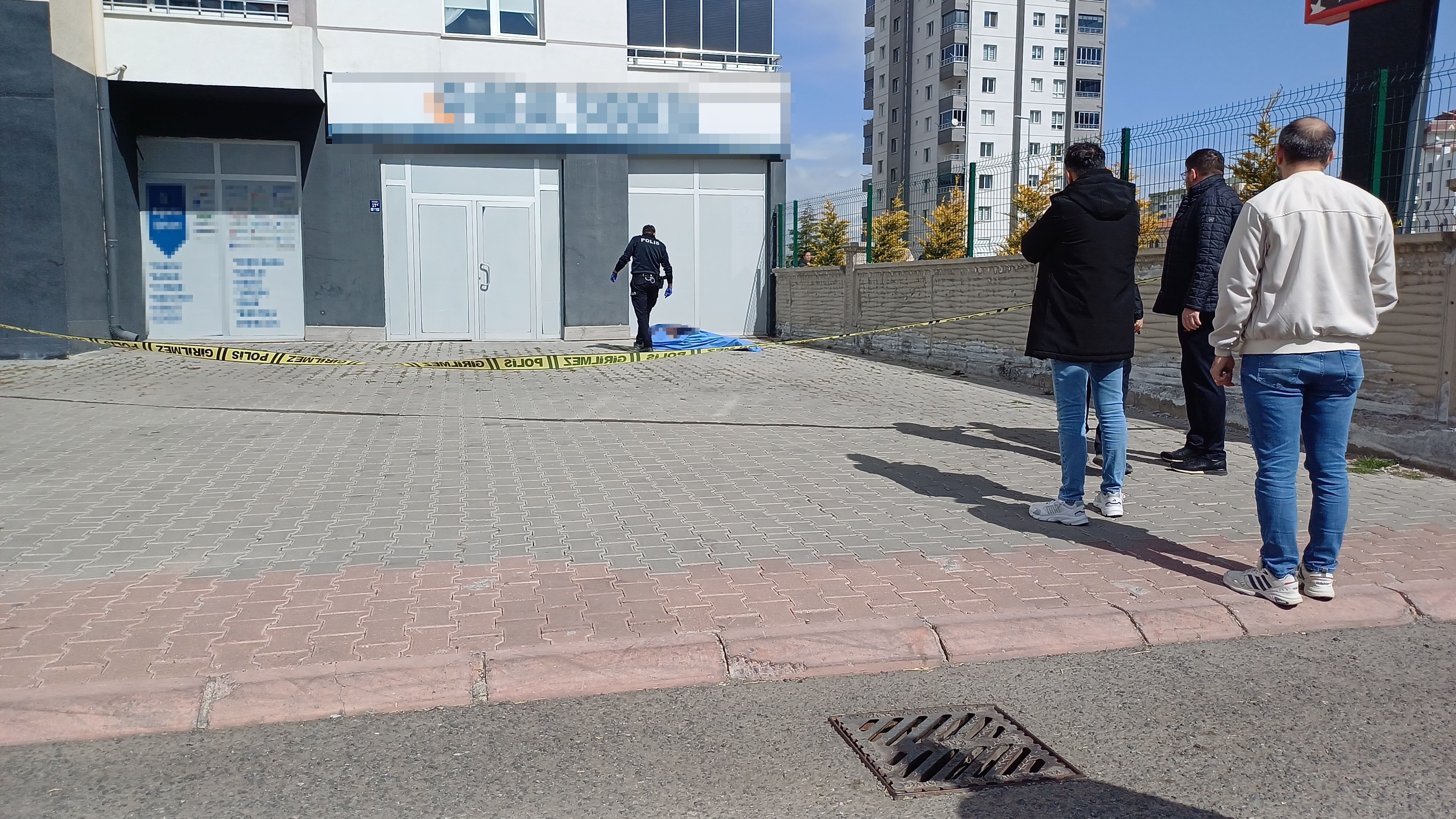 Balkon Faciasi 3 Kattan Dusen Yasli Adam Hayatini Kaybetti (4)