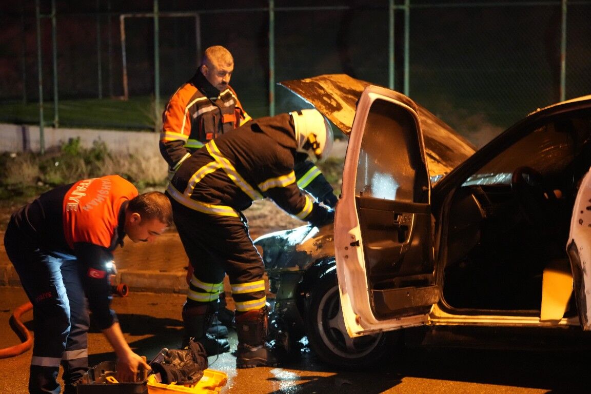 Bayram Oncesi Korku Dolu Anlar Bayram Icin Yegeninden Emanet Aldigi Arac Alev Alev Yan (1) (Orta)