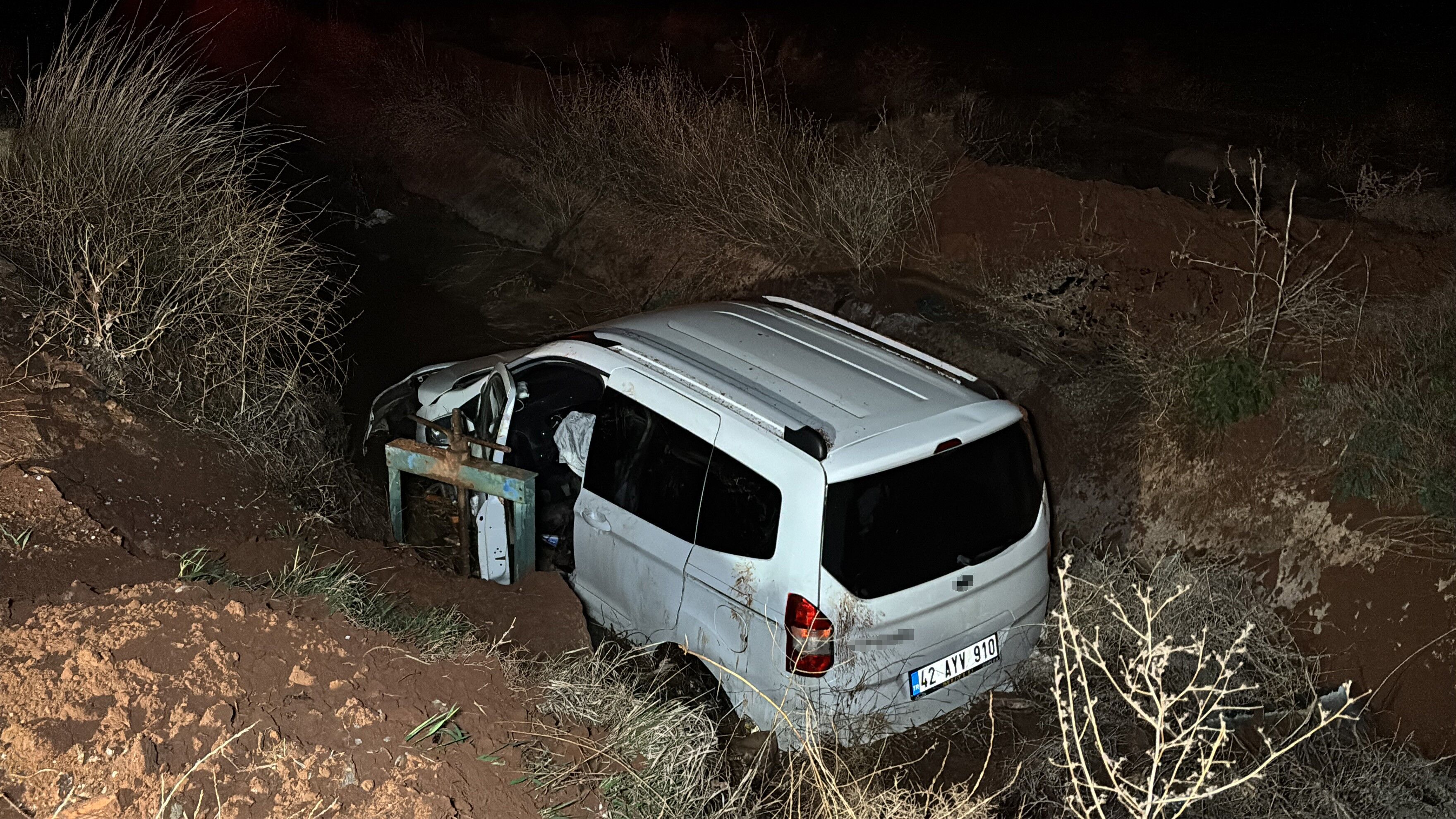 Ben Avukatim Dedi Polisleri Alkisladi Polis Kovalamacasi Kanala Ucmakla Bitti (6)