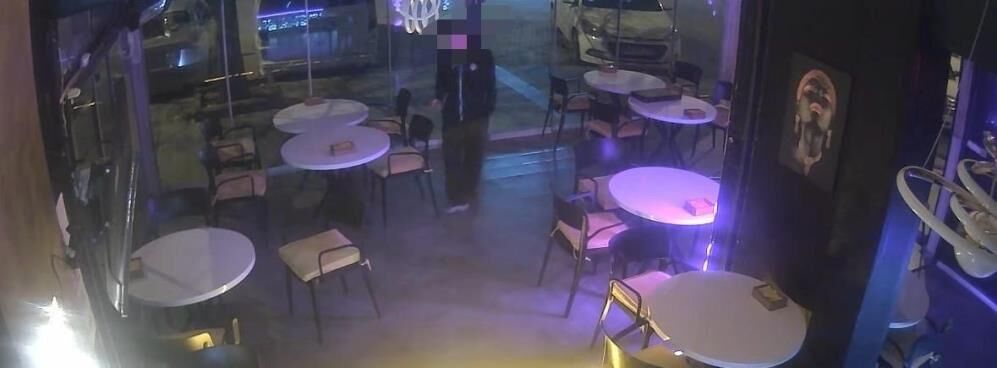 Burasi Benim Evim Der Gibi 6 Gun Boyunca Ayni Kafeye Girip Yedi Icti Isitici Karsisind (3)