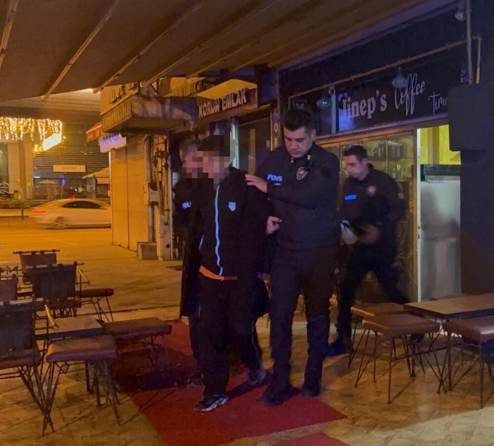 Burasi Benim Evim Der Gibi 6 Gun Boyunca Ayni Kafeye Girip Yedi Icti Isitici Karsisind (4)