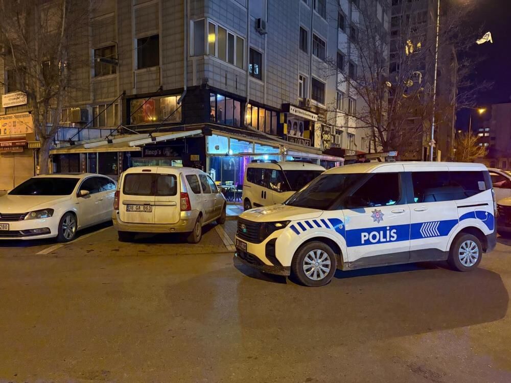 Burasi Benim Evim Der Gibi 6 Gun Boyunca Ayni Kafeye Girip Yedi Icti Isitici Karsisind (5)