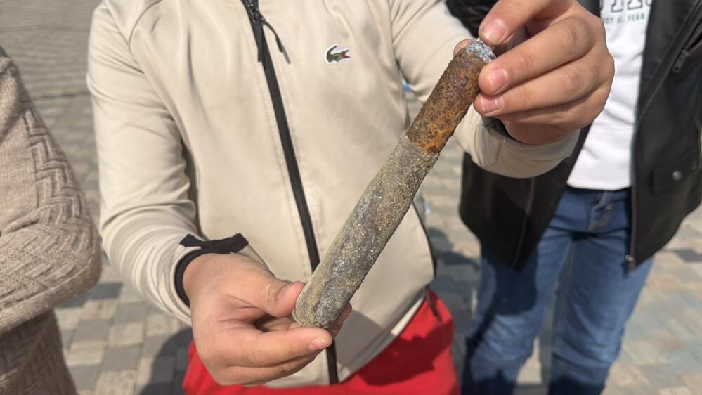 Cekilen Gol Kiyisinda Oynayan Cocuklar Top Mermisi Buldu Sans Eseri Kimseye Zarar Verm (1)-1